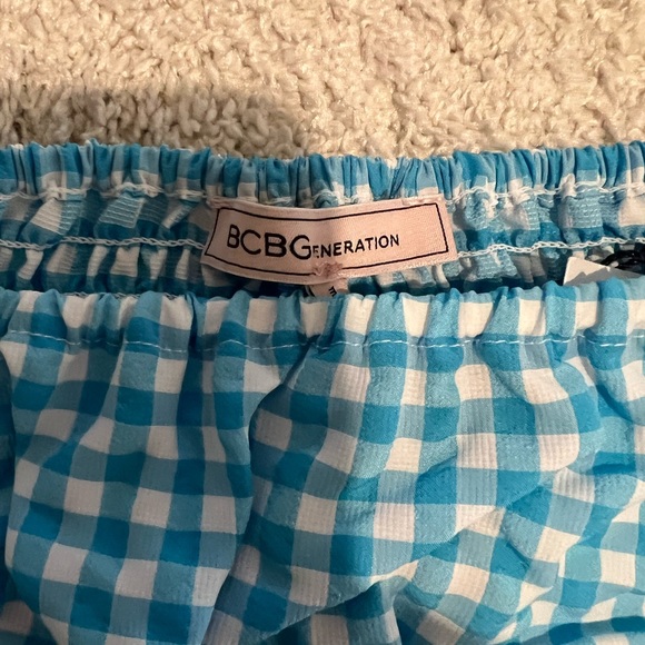 BCBGeneration off the shoulder crop top - Picture 2 of 4